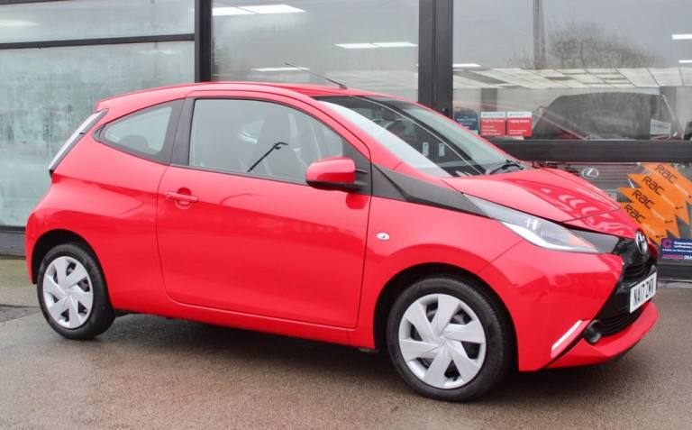 2017 17 TOYOTA AYGO 1.0 VVT-I X-PLAY HATCHBACK 3DR PETROL MANUAL EURO 6 (68 PS)