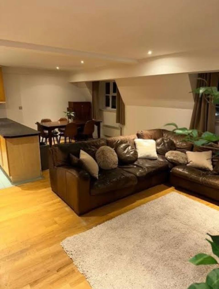 One bedroom studio flat in Chiswick area and also one bedroom in the Ashford Surrey area
