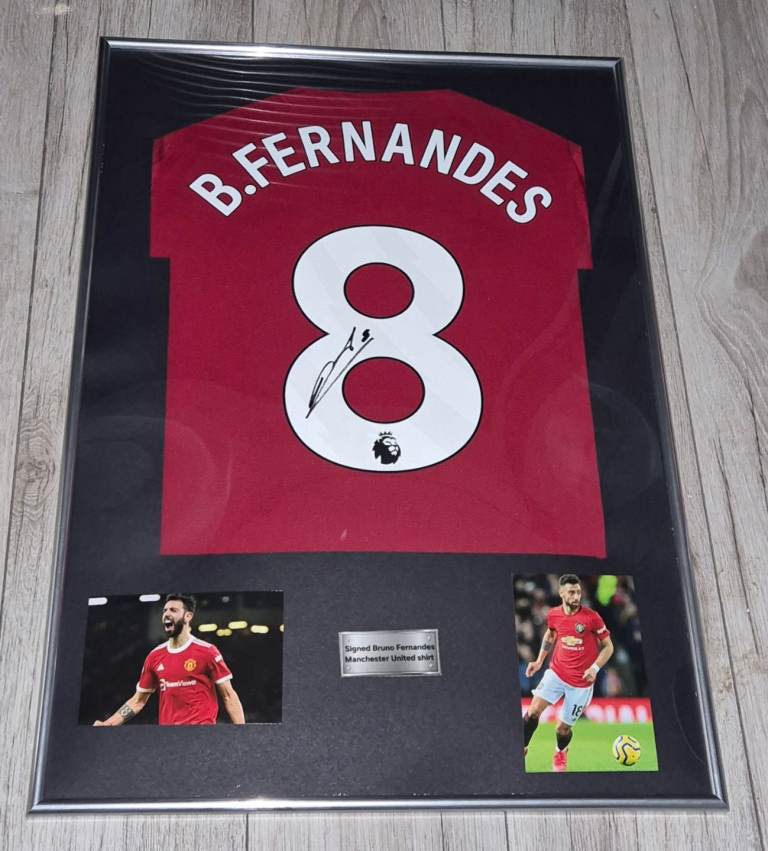 Signed football shirt. Bruno Fernandes signed Manchester United shirt in frame with proof and COA 