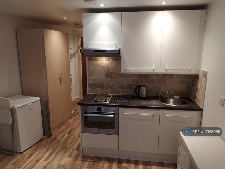 Studio flat in The Quadrangle, Manchester, M1 (#2398056)