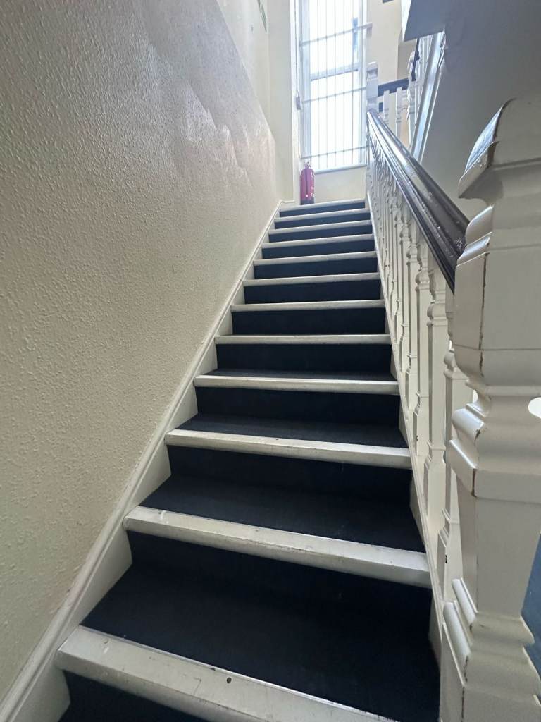 1 Large  Double bedroom to Rent in HMO Property (RM18)