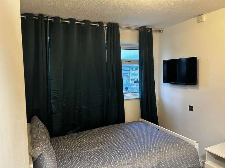 Spacious Double Room To let in Hornchurch