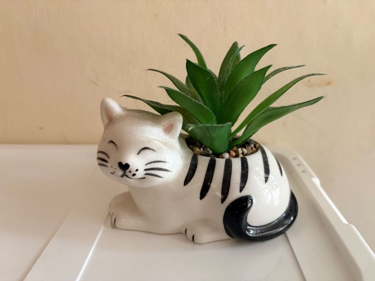 Small artificial plant