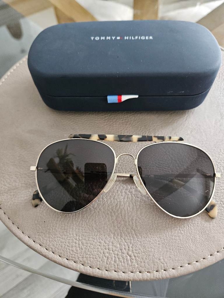 Tommy Hilfiger Aviator Sunglasses with Case – As Good As New