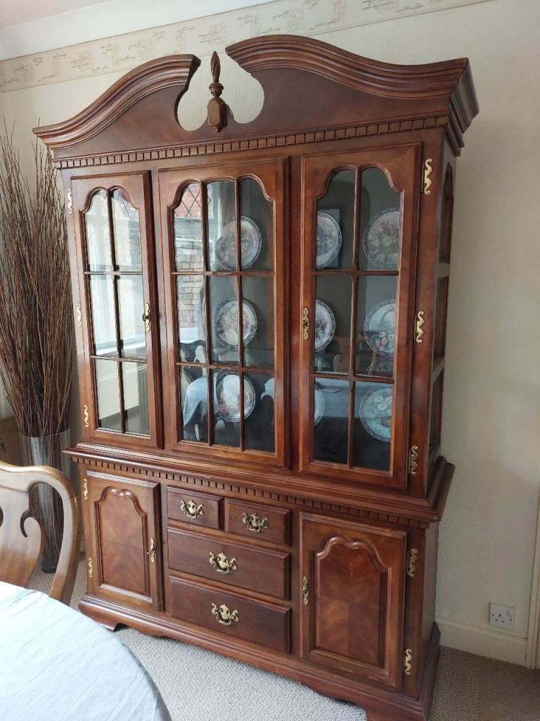 Large Wooden Display Cabinet / Dresser – Good Condition