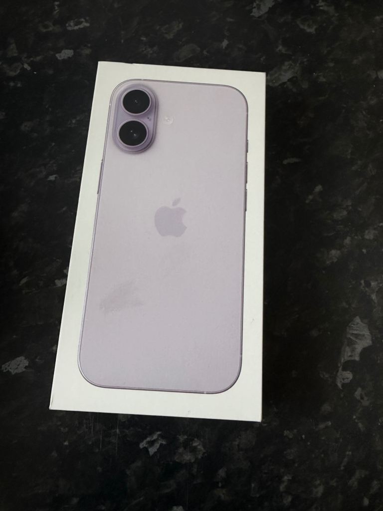 Lavender iPhone 17 256gb warranty untill April 2027