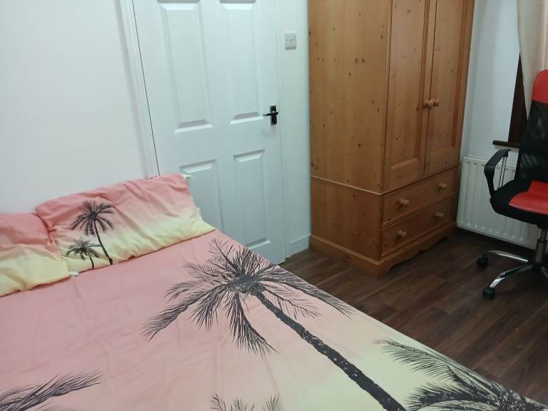 A furnished single room 