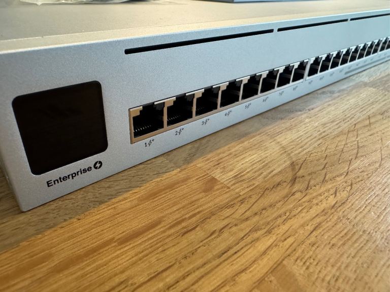 Unifi 24 port POE enterprise switch
