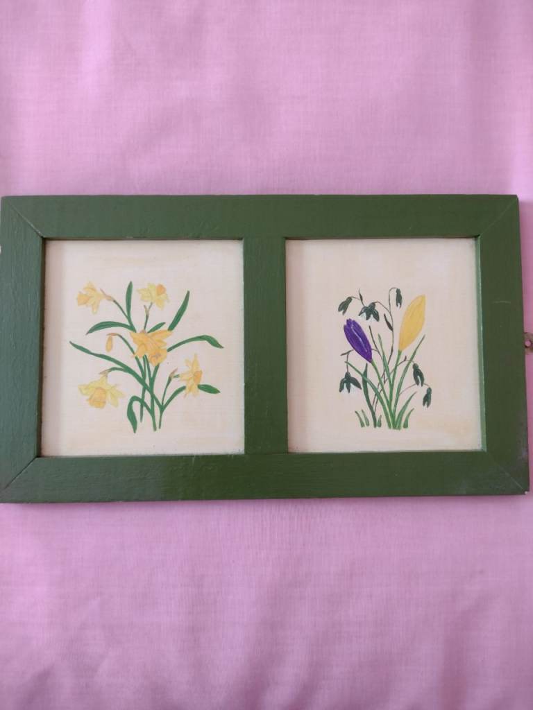 Vintage Arts & Crafts Hand Painted Wooden Wall Plaque. In excellent condition!