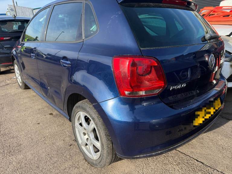 Breaking spare parts vw polo mk5 blue