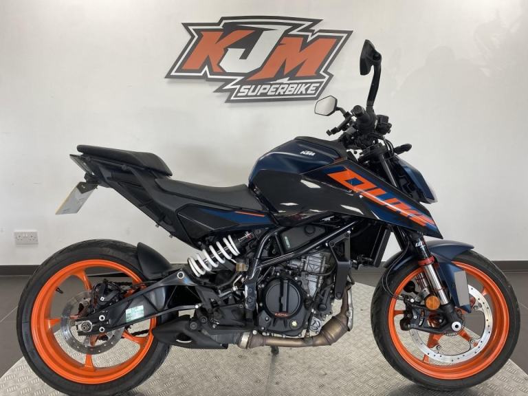 KTM 125 DUKE, 2024/74, 1 OWNER BIKE, 4,756 MILES WITH FSH