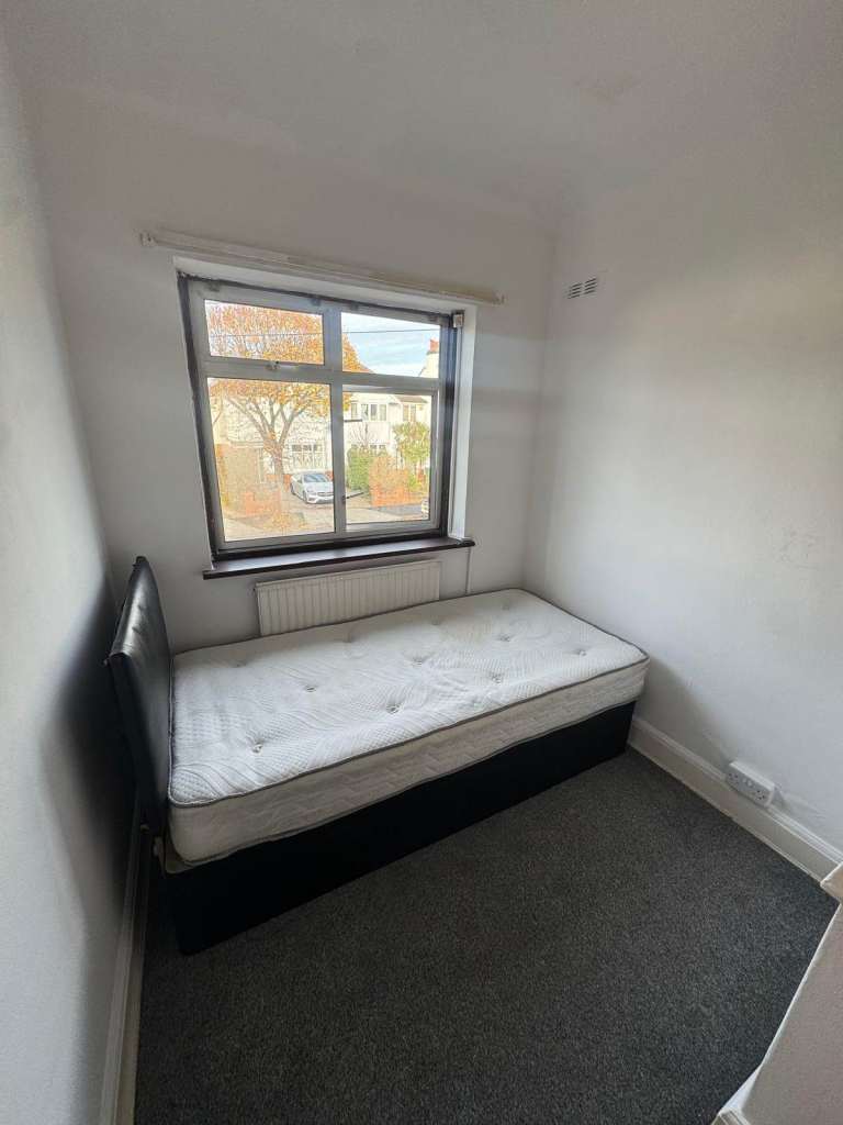 Single Furnished Room in New Malden KT3