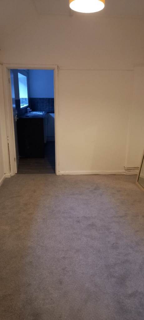 **TO LET**1 BEDROOM GROUND FLOOR FLAT**WATERLOO ROAD**BURSLEM**