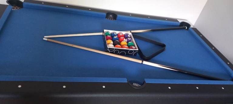 Pool table 