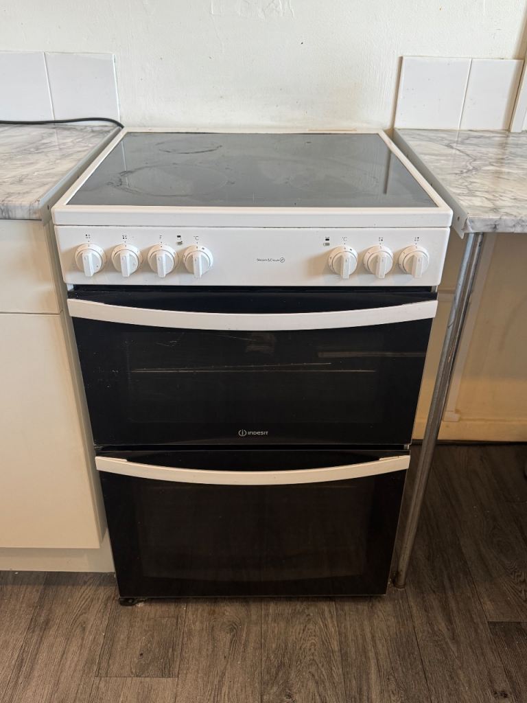 Indesit ID67V9KMW/UK Electric Cooker – £120 ONO / Bargain!!!