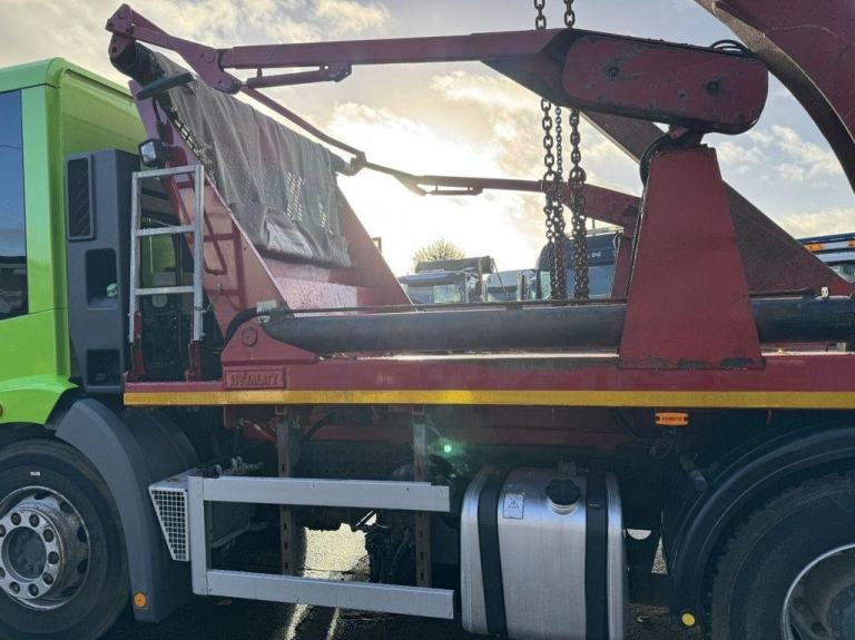 2018 MERCEDES ECONIC 1830 SKIP LOADER