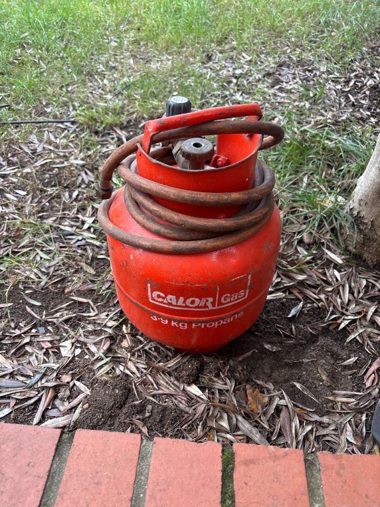 CALOR Gas 3.9 kg Propane Bottle with Hose