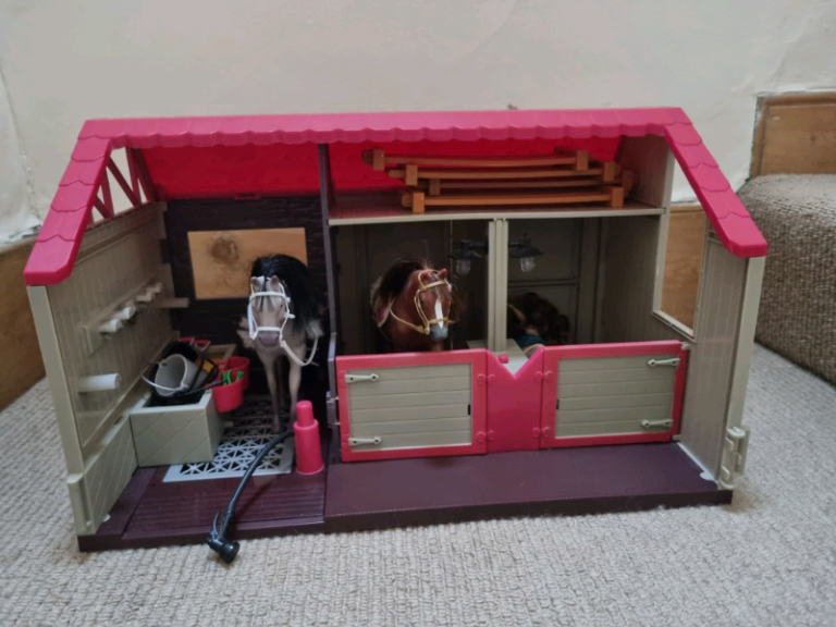 LORI DOLLS - TOY HOUSE STABLE