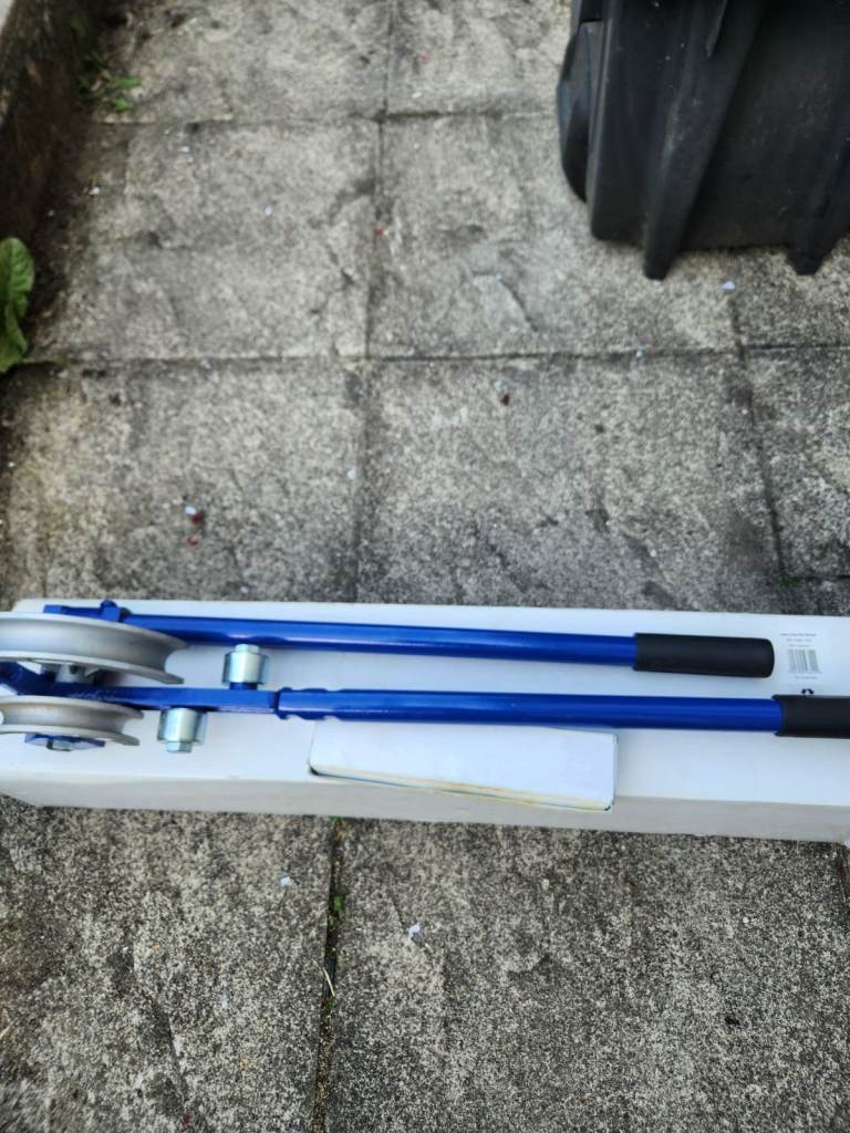Manual Pipe Bender – Blue, As Good As New