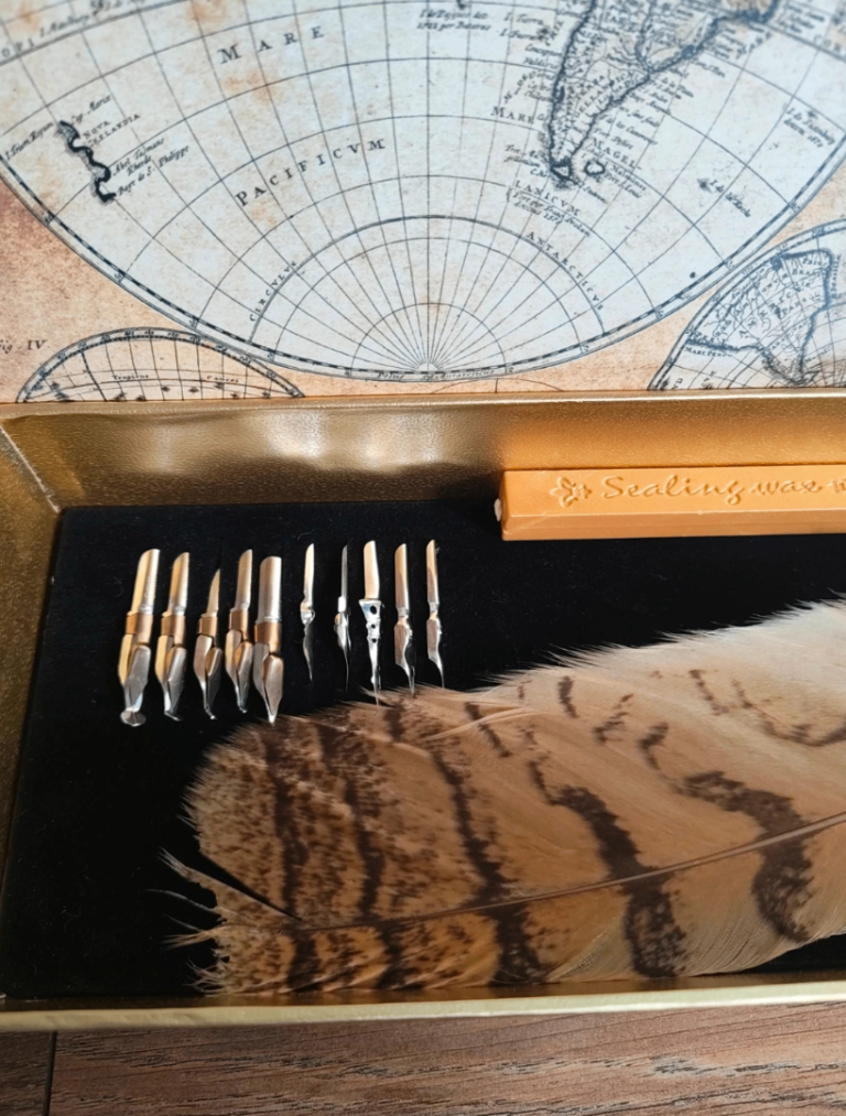Hethrone Feather Pen and Ink Set