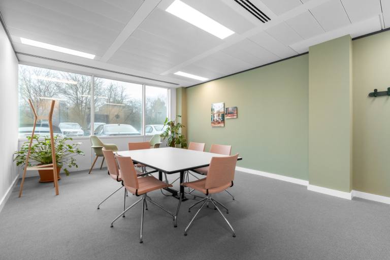 London - W5 5SL \ Office Space with 5 Workstations Available Immediately