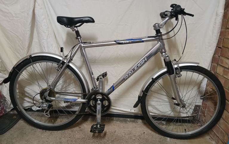 Gent’s Bike, Raleigh Hybrid Sports Utility with suspension. 24 gears.