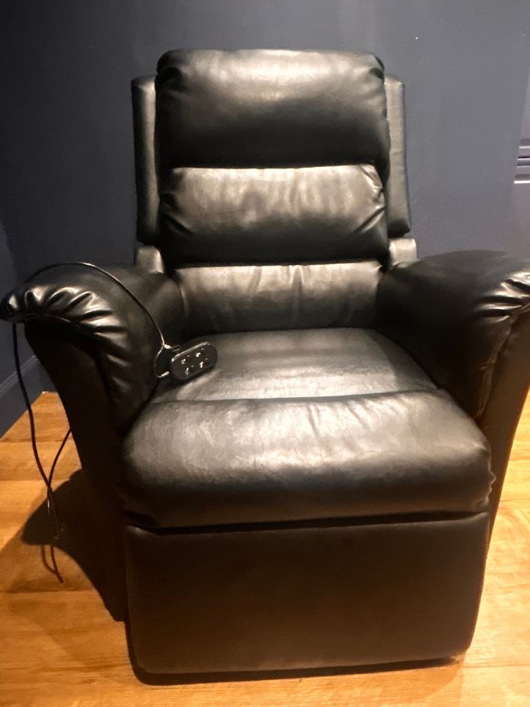 Rise and Recline Armchair 