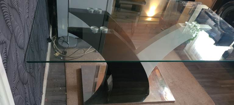 Glass kitchen dining table 