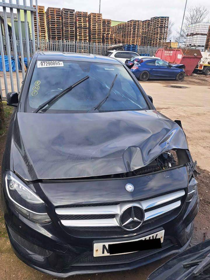 MERCEDES BENZ B CLASS B180D AMG LCI W246 BREAKING PARTS LIGHT WING DOOR SUSPENSION HEAD UNIT