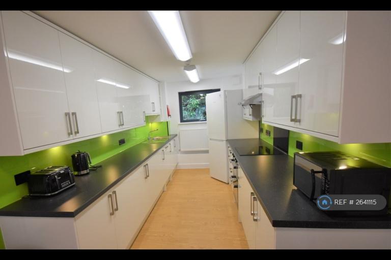 6 bedroom house in Hillside Court, Reading, RG1 (6 bed) (#2641115)