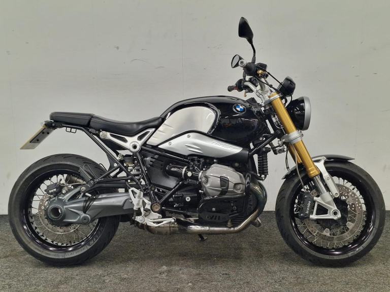BMW R NINE T ** AKRAPOVIC EXHAUST - ENGINE BARS - MOT APRIL 2027 **