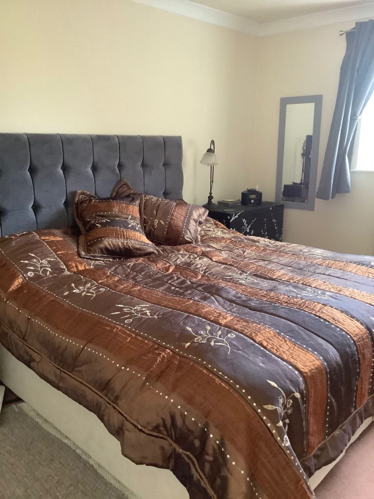 King size bed throw with pillow cases