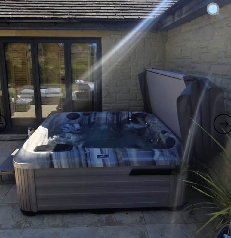 Jacuzzi hot tub 6 man 