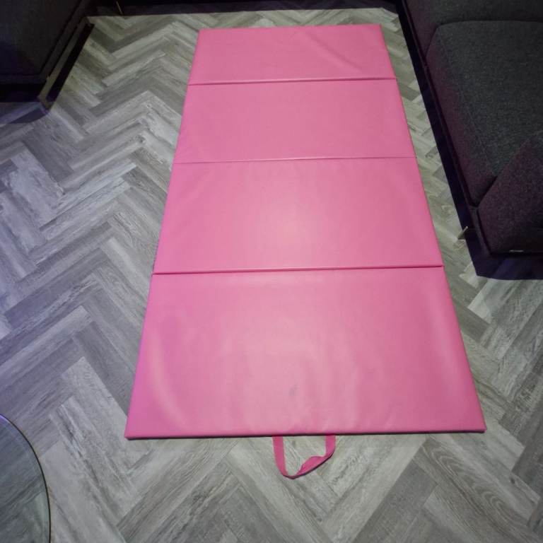 Folding gymnastic mat