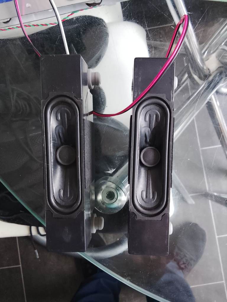 Pair of Small Black Speakers – Good Condition