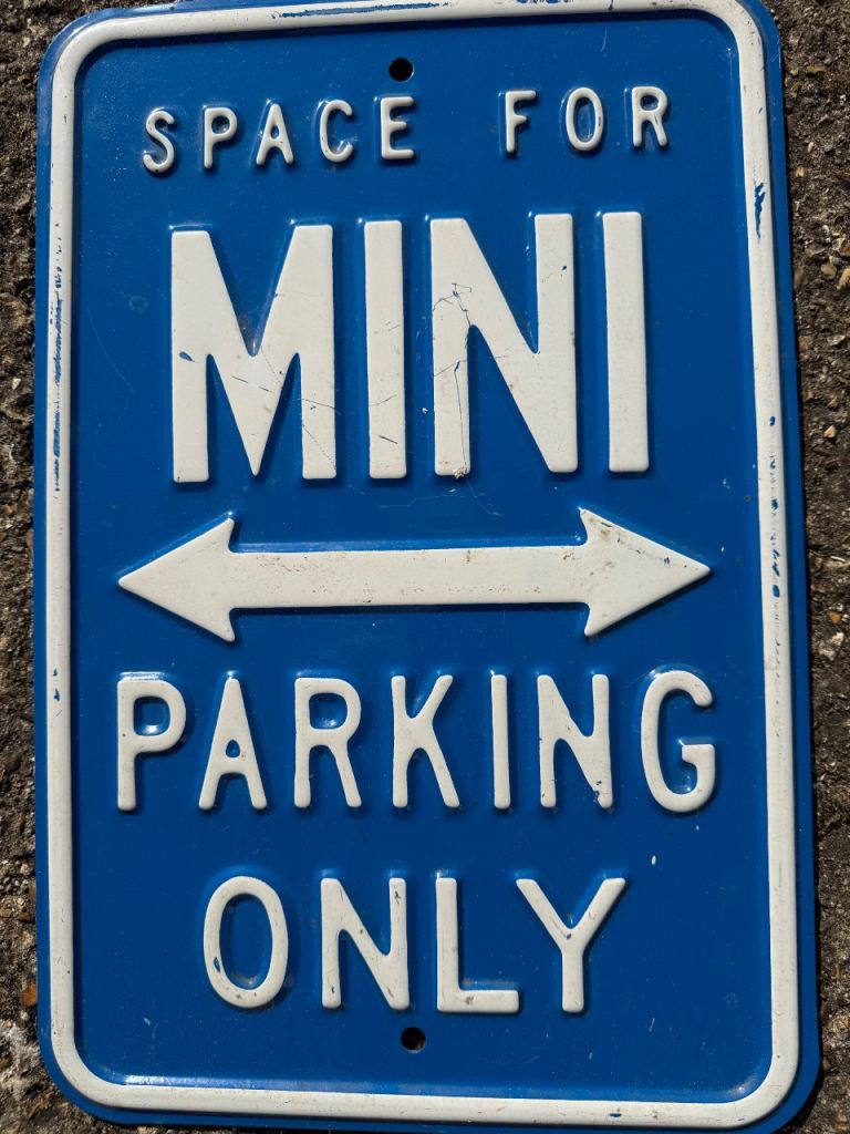 MINI PARKING ONLY