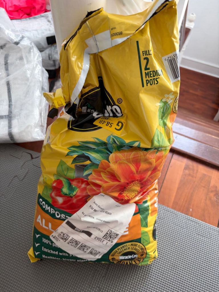 RESERVED: MUST GO 17/08 7-8:30pm: Miracle-Gro All Purpose Compost +  