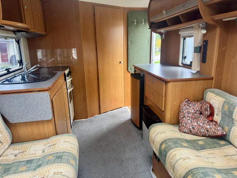 Caravan Dethleffs Camper DL 470 2006 2 Berth 