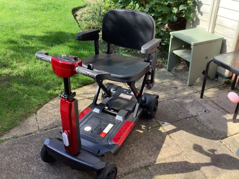 Auto folding mobility scooter