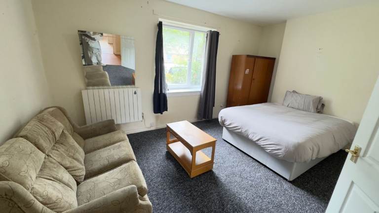 1 Double bed Room available immediately move in at EH4 4DY