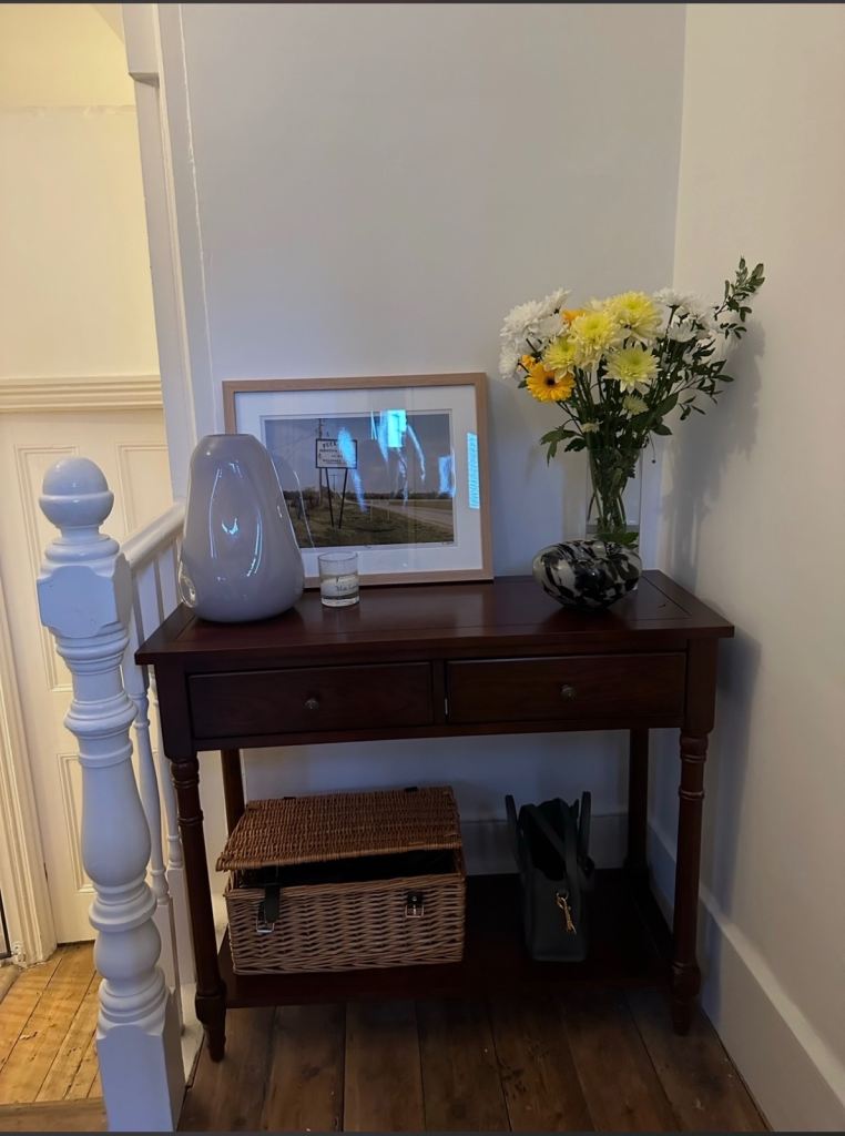 Side console table 