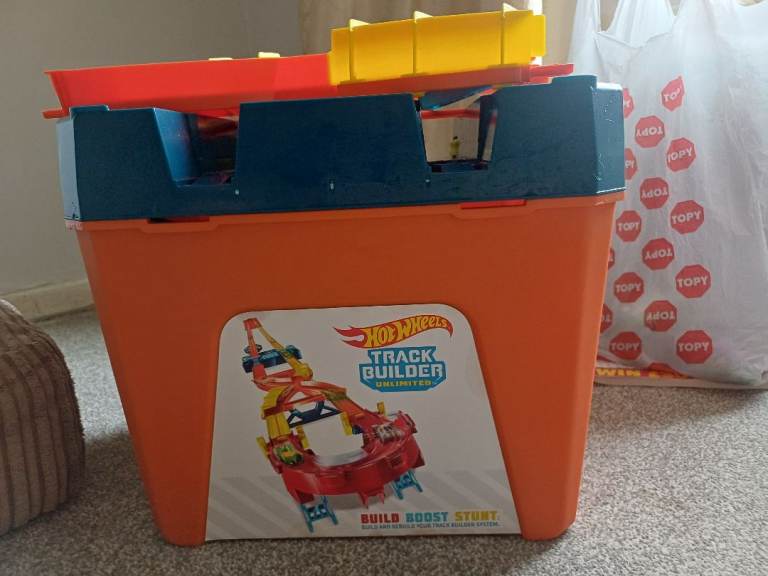 Hot wheels track builder