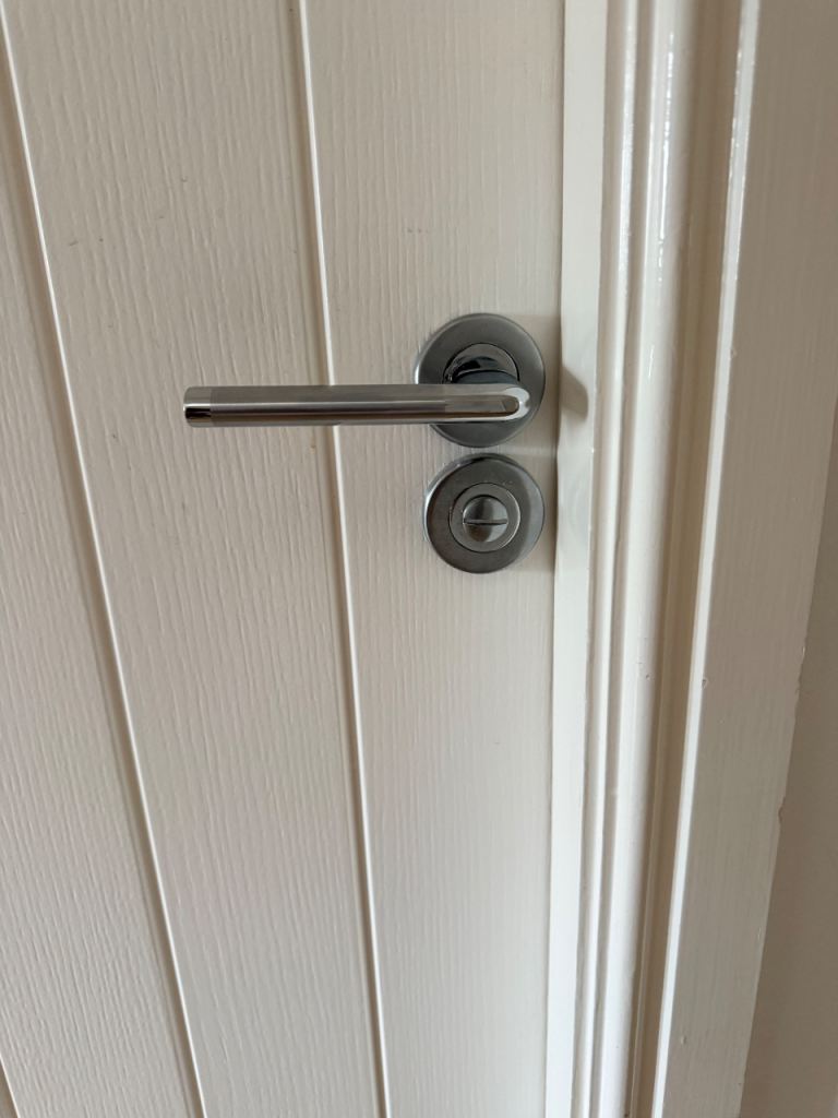 White Internal Door with Handle – Good Condition