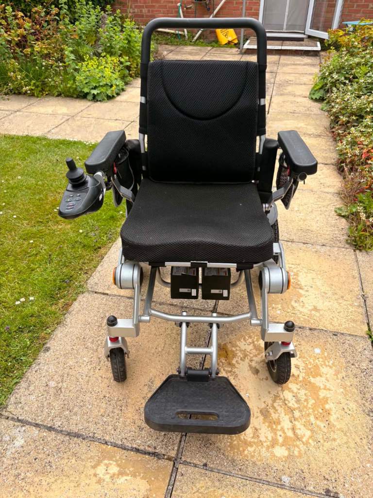 Electric wheelchair 