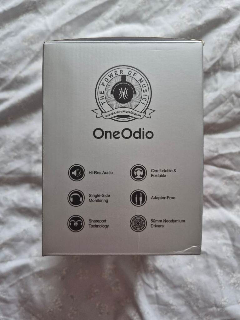 One odio Pro 10 wired over ear headphones