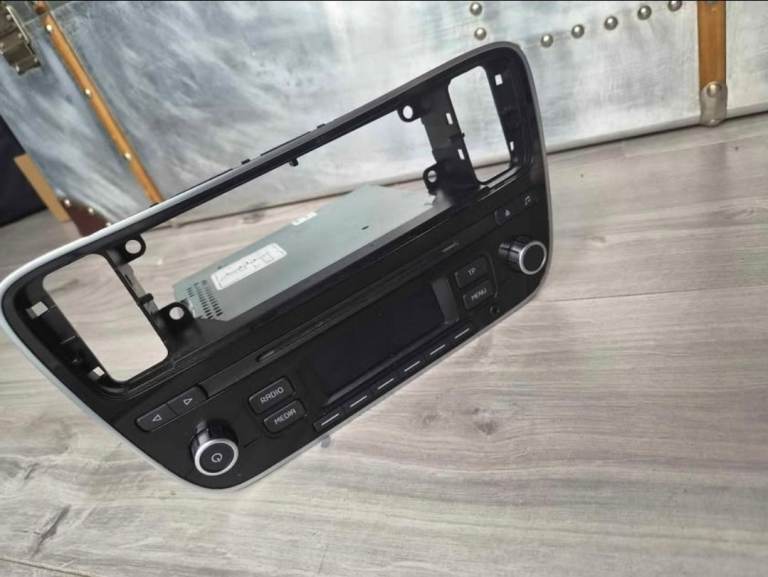 VW UP Stereo Head