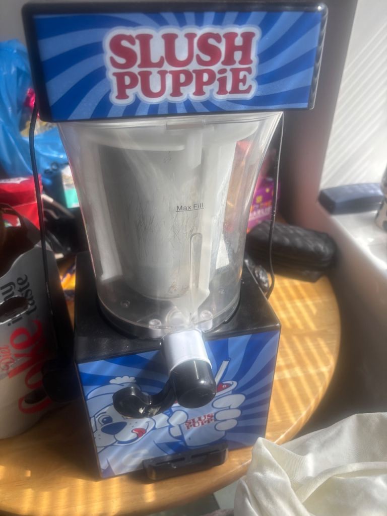 Slush puppy machine 