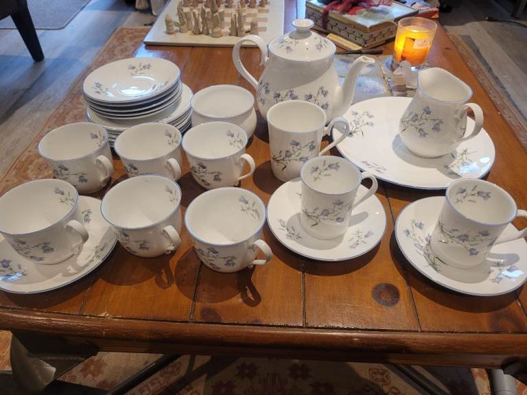 FINE BONE CHINA TEA SET ELIZABETHAN MOORLAND HAREBELL 27 PIECES