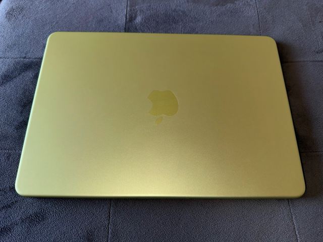 Apple MacBook Neo Citrus Yellow 8GB RAM 256GB SSD - Only 14 Cycles