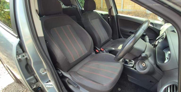 Great Service History. Facelifted model. 2011/61 - Vauxhall Corsa SXI - 5 door - 1.2 Petrol - Manual